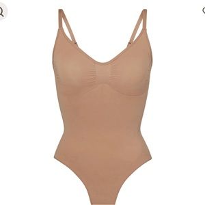 SKIMS Sculpting Thong Bodysuit Sz S/M